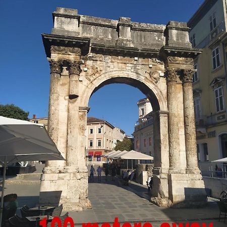 Roman Arch- Low Budget Doublebed Room In Top Center Pula Exteriér fotografie