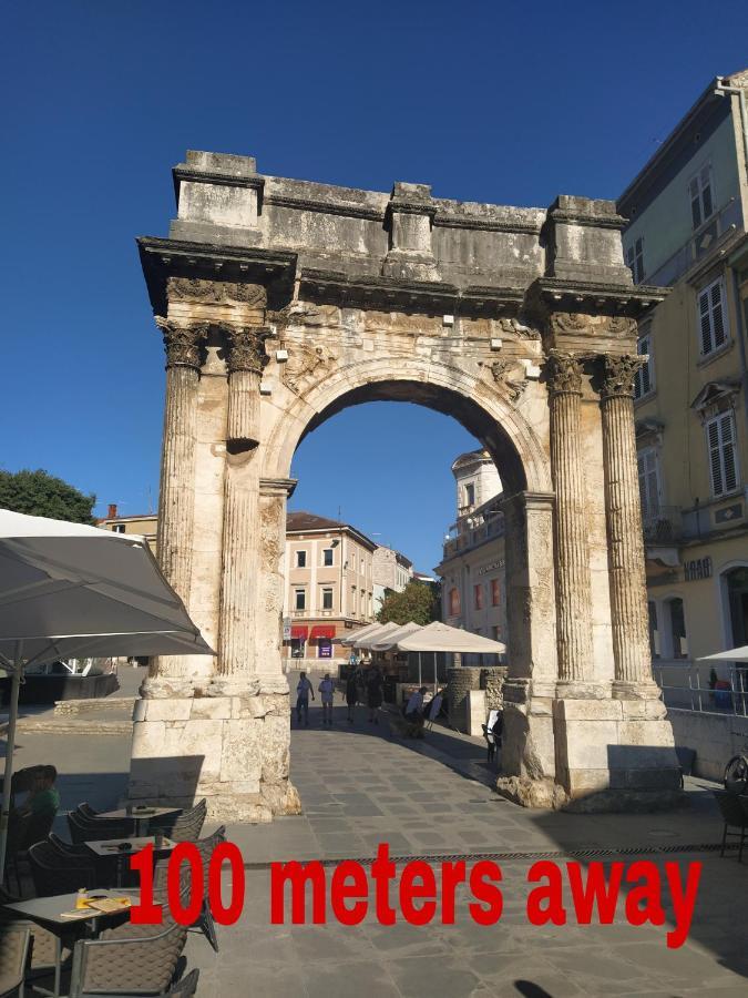 Roman Arch- Low Budget Doublebed Room In Top Center Pula Exteriér fotografie
